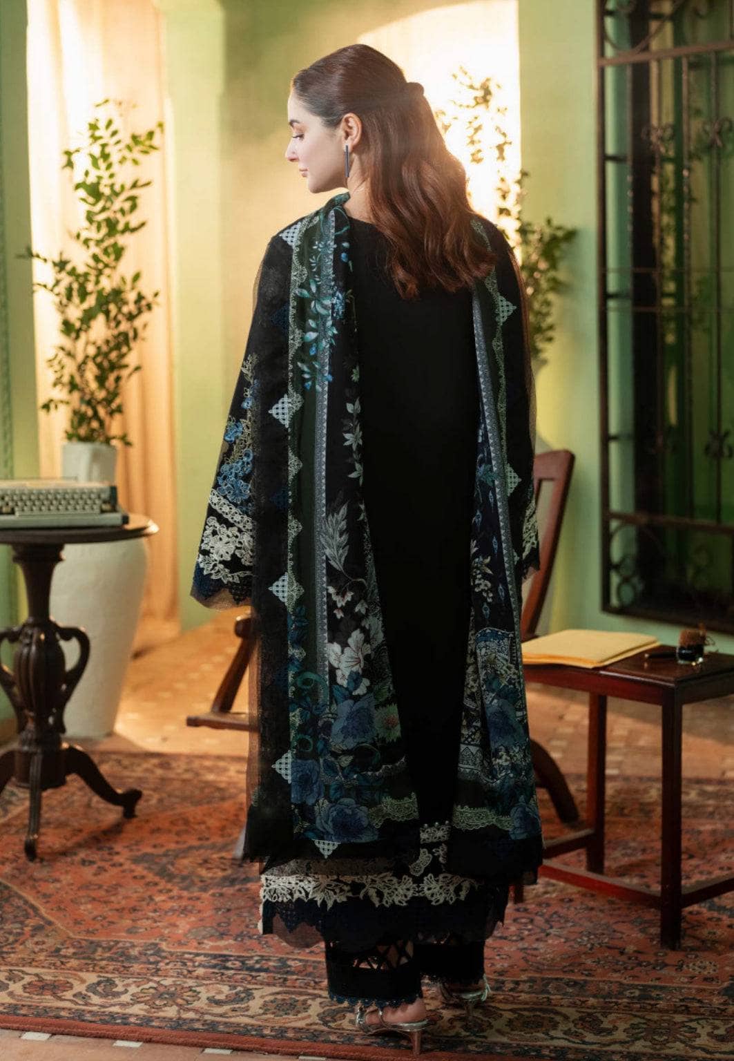 CHIKANKARI EMBROIDERED LAWN - 3 PC UNSTITCHED V257