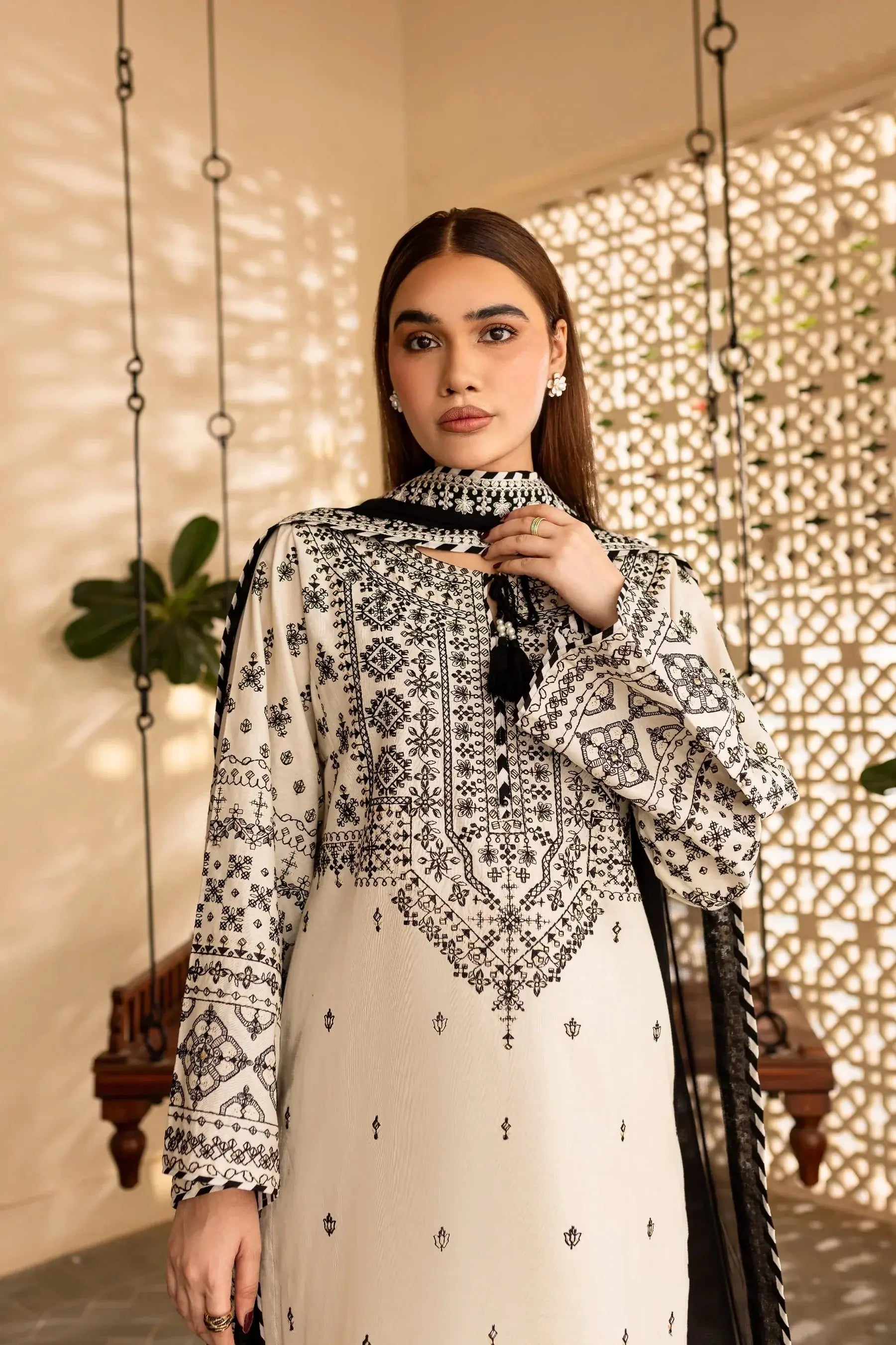 Batik - 3PC Lawn Suit FS5555