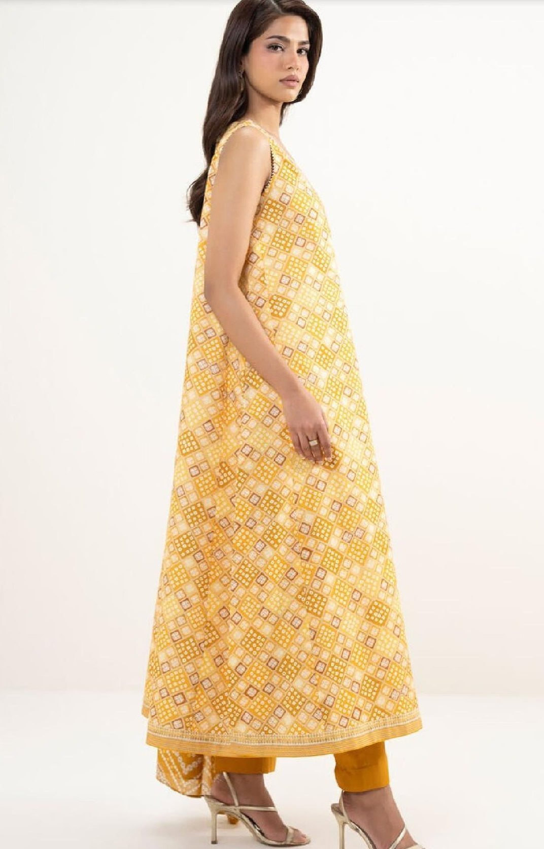 Mustard Yellow Embroidered Sleeveless Suit with Bandhani Print (HS)